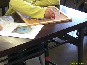 ピンを刺しています。