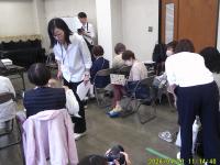 インソールを見ています。