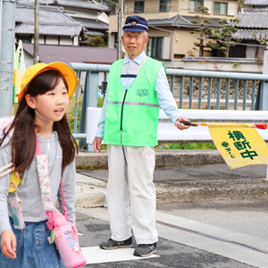 交通安全運動の推進で受章 尾花清元さん