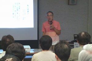 「懐かしの童謡とハーモニカで語る河内長野」講座の様子
