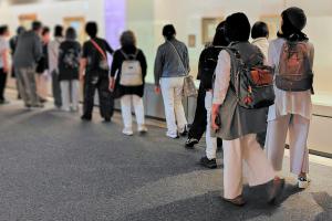 「久保惣記念美術館と愛彩ランドを巡るバス旅」の様子