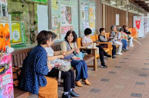 「久保惣記念美術館と愛彩ランドを巡るバス旅」の様子