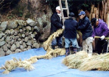 市指定文化財　八幡神社の勧請縄かけの画像1