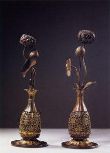 重要文化財　金銅　蓮華花瓶の画像
