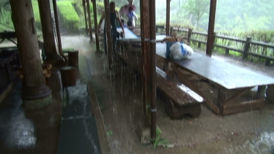 突然の豪雨と雷