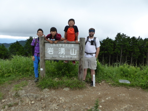 岩湧山頂で