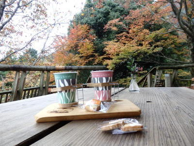 飲み物とクッキー