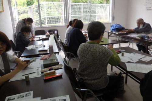 「カンタン篆刻教室」の様子