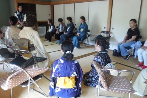 「公民館で体験する日本の伝統文化」の様子