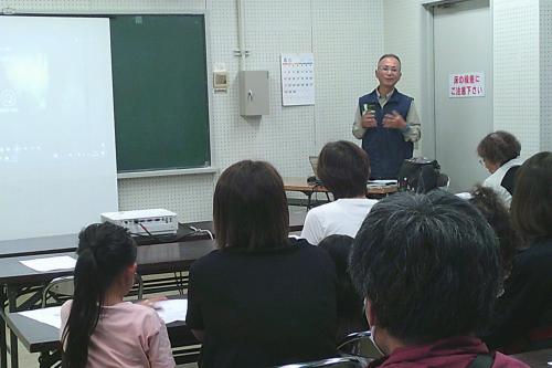 「ホタルを観察しよう！」講座の様子