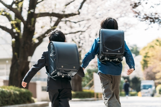通学する子ども